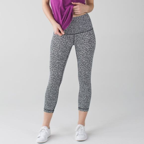Lululemon Sz 4 Leggings Wunder Under Crop Hi-Rise Miss Mosaic Black - Picture 1 of 6